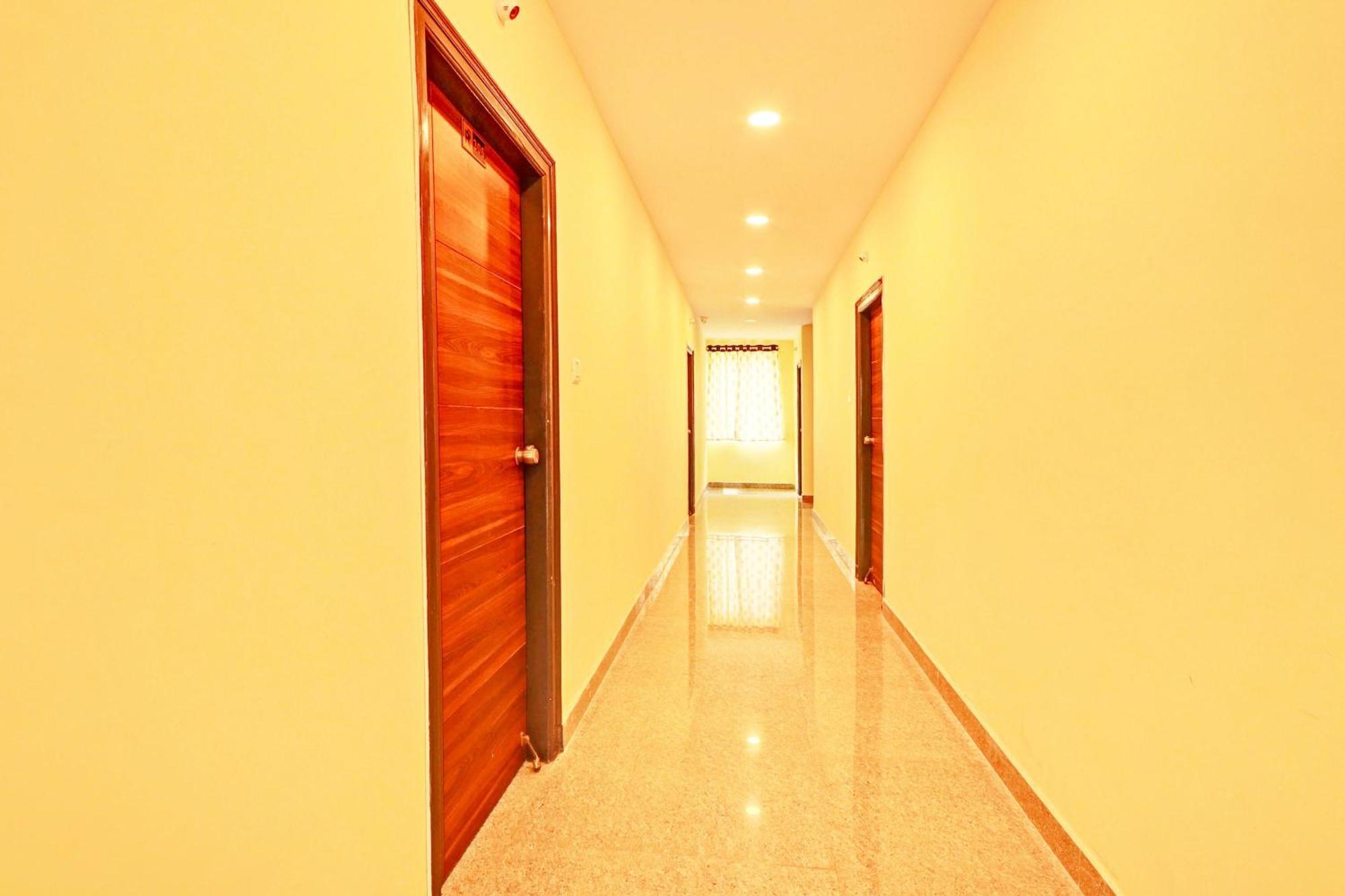 Hotel O R Square Hyderabad Exterior foto