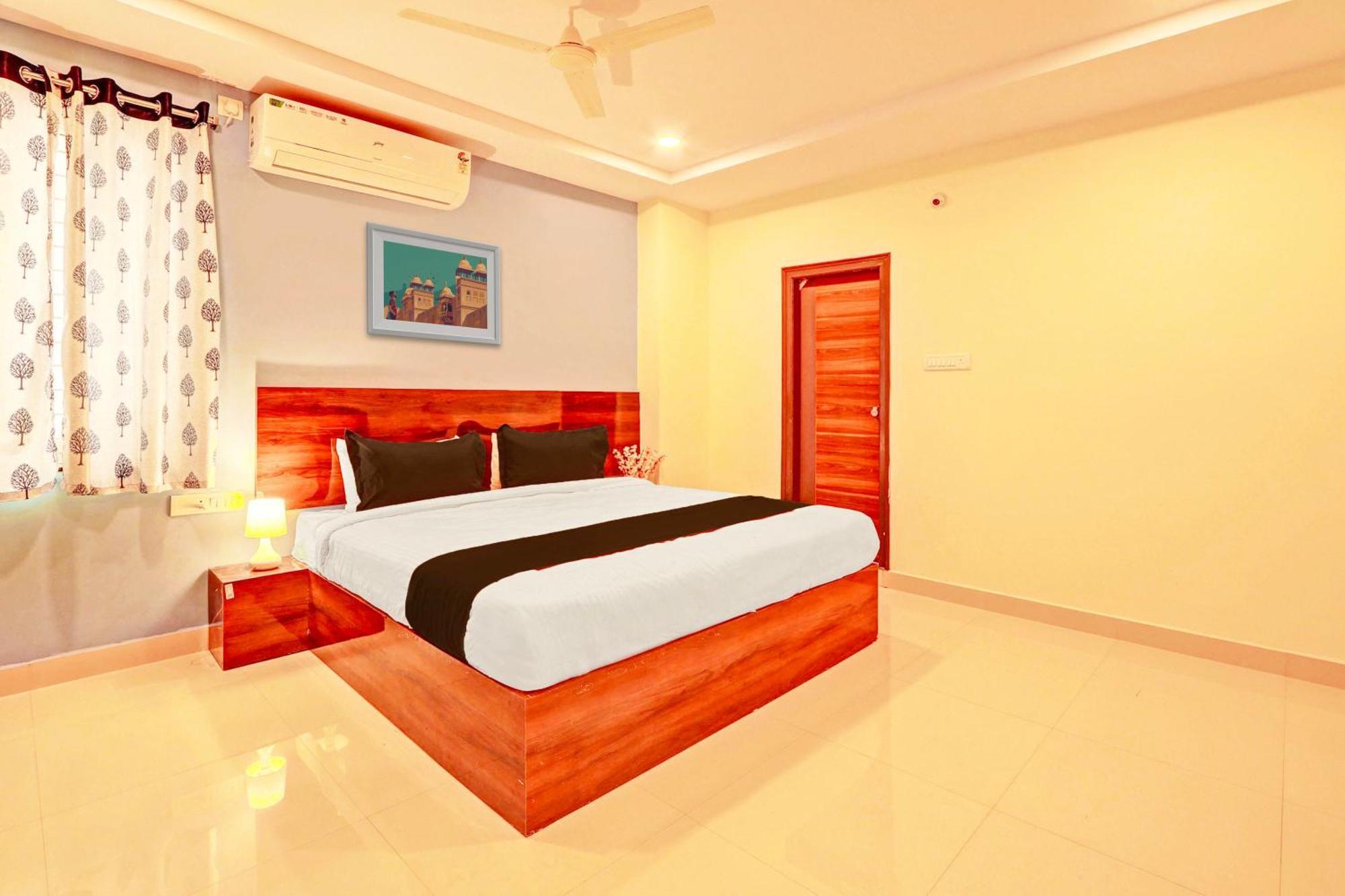 Hotel O R Square Hyderabad Exterior foto