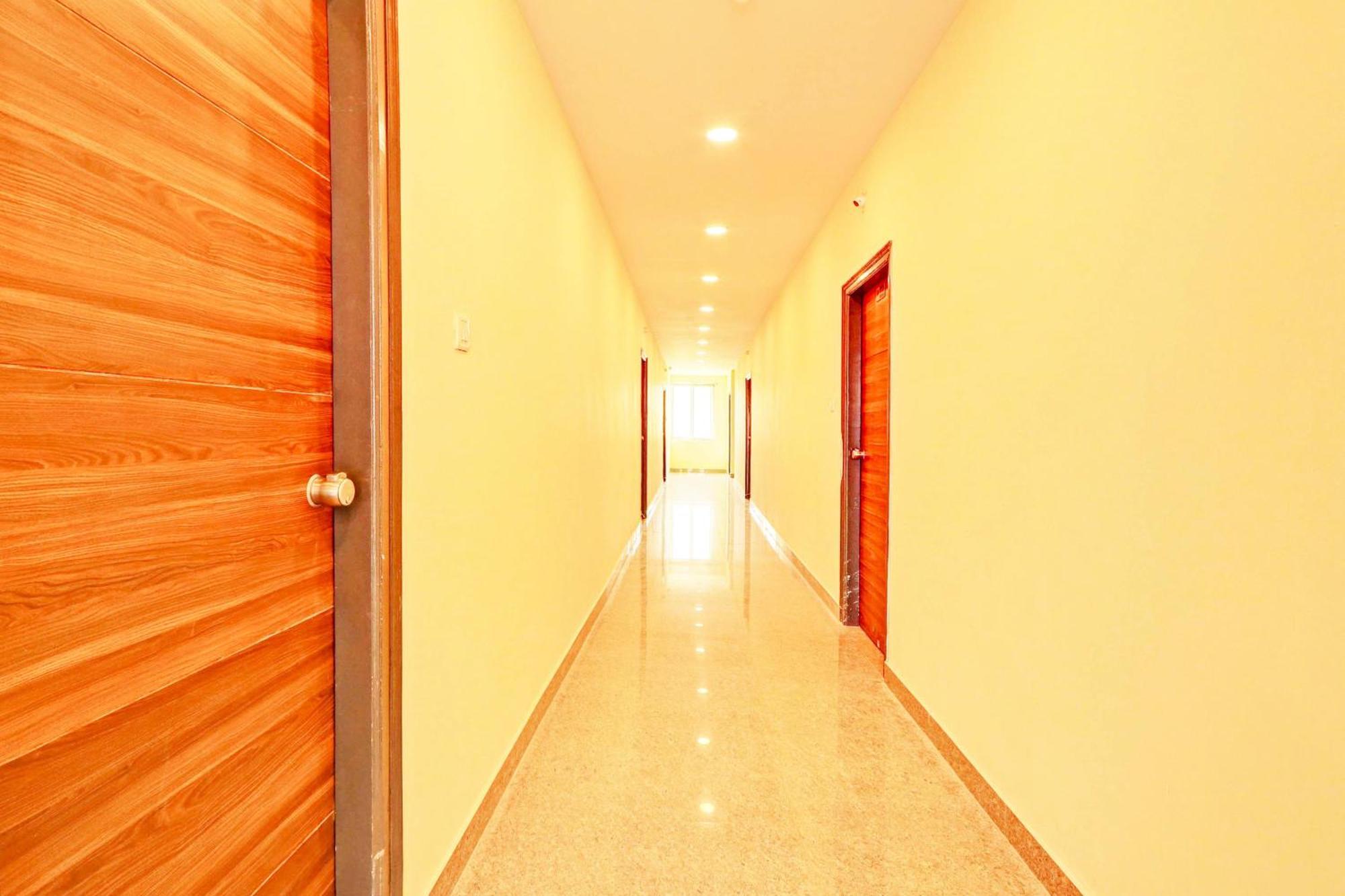 Hotel O R Square Hyderabad Exterior foto